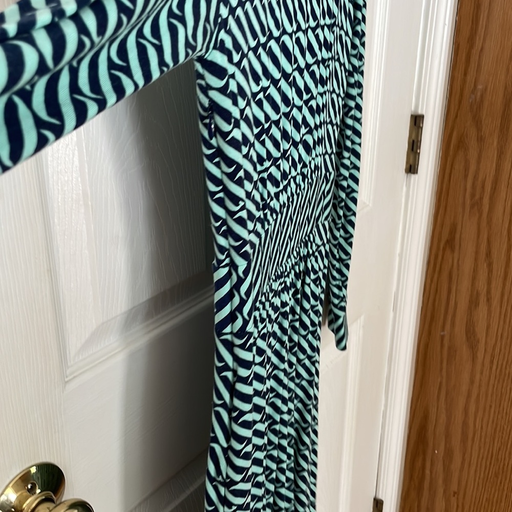 Like new vineyard vines dress, worn only once, size extra small. Just gorgeous! - Picture 8 of 12
